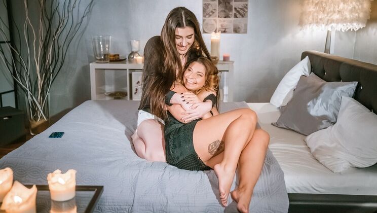 Amy and Marry's Lesbian Orgasms in the Bedroom