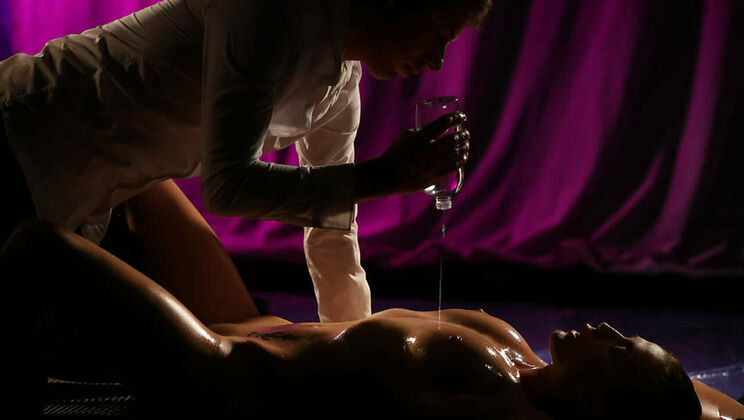 Nicole Love's Pussy Licking and Cumshot during Erotic Massage