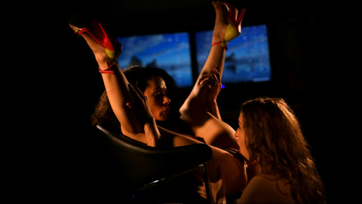 Hairy Pussy Licked by Shaved