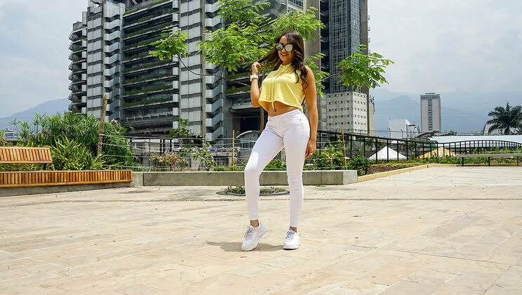 [Oyeloca] - Sunglasses and Young Latina Butts - Mario Leon - Cameron Bell