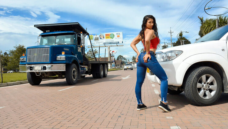 [Oyeloca] - Day with a Latina Beauty - Mario Leon - Mariana Lopez