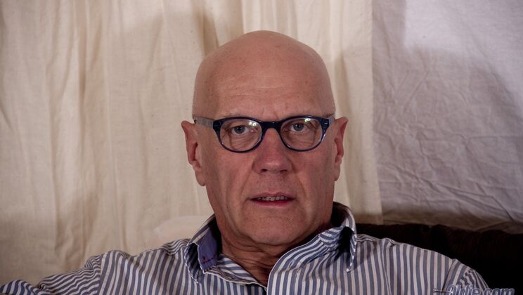 [Oldje] - Nisha's Doggystyle Ride After Footjob - Nisha - Hugo