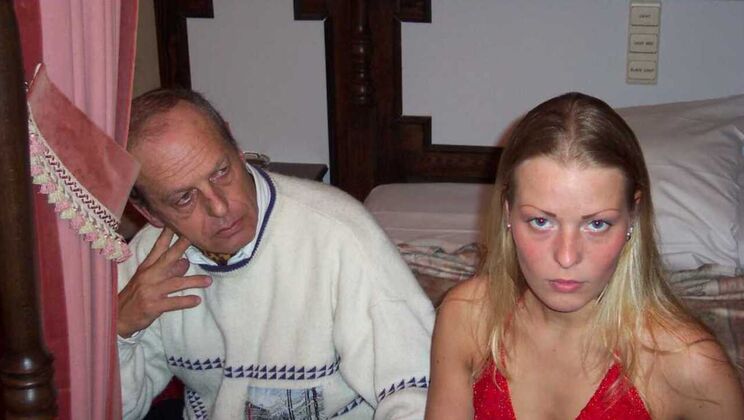 [Oldje] - The Blonde Room Attendant - Zafira - Dickie