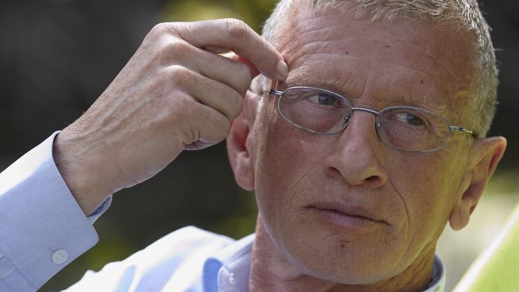 [Oldje] - Brunette in Bikini Gets Loud - Nataly Von - Scott