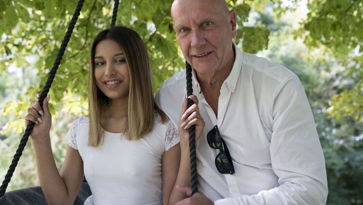 [Oldje] - Hugo Fucks Young Roxy Lips Outdoors - Hugo - Roxy Lips