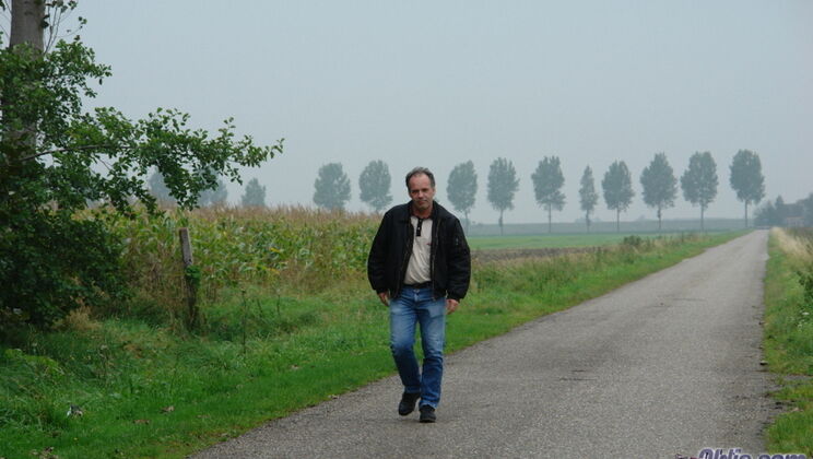 [Oldje] - Brunette Babe Alisa Gets Deepthroat - Erick - Alisa