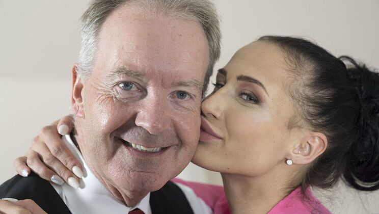 [Oldje] - Close Up Cumshot on Petite Secretary Nicole Love's Face