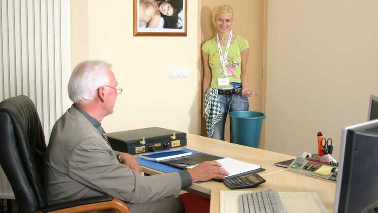 [Oldje] - Young Cleaning Maid Gives Barry a Blowjob - Barry - Anastazie