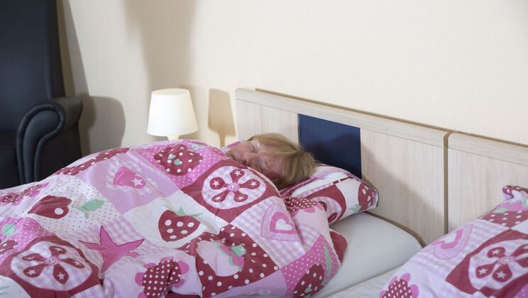 [Oldje] - Close Up Cumshot with Freya Dee's Natural Tits