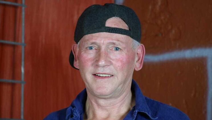 [Oldje] - Assistance with Pleasure Guaranteed - Rachel Evans - Barry