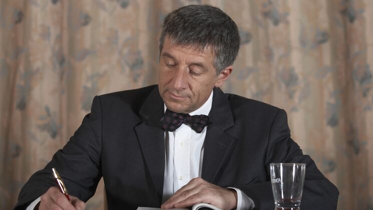 [Oldje] - Young Redhead's Doggystyle Exam Adventure