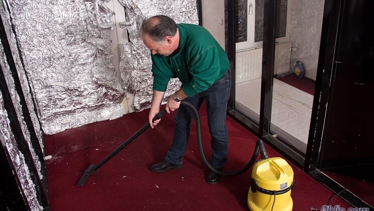 [Oldje] - Redhead Housekeeper's Deepthroat Skills - Linda Sweet - Erick