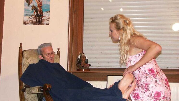 Natural Tits and Big Tits: Vicentia's Assets