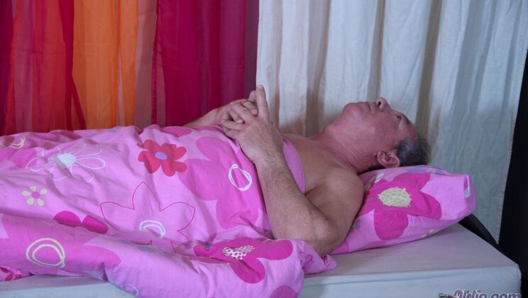 [Oldje] - Maid Nisha Sucks Hugh's Balls - Nisha - Hugh