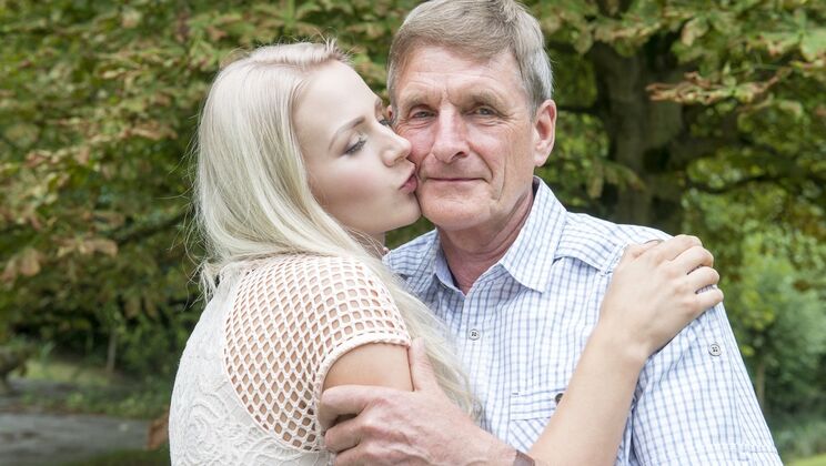 [Oldje] - Young Blonde Sucks Old Man - Katy Sky - Patrik