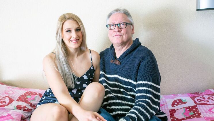 [Oldje] - Teacher Seduces with a Handjob