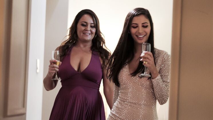 [SweetHeartVideo] - Lesbian Love: Gianna Dior and Elexis Monroe Get Romantic - Gianna Dior - Elexis Monroe