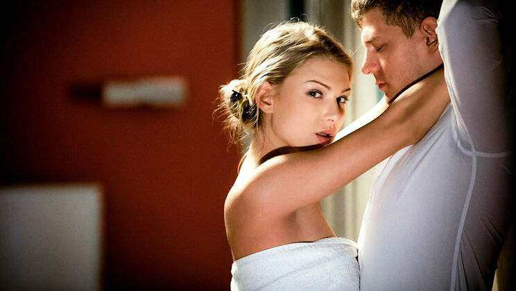 [SexArt] - Upskirt Views of Lucy Heart's Pussy - Lucy Heart - Michael Fly