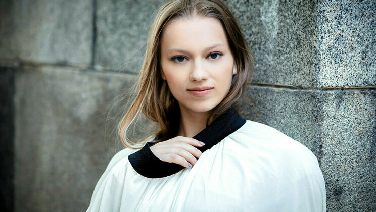 [SexArt] - Mia Split Gets Wet and Naughty in the Bathroom - Mia Split