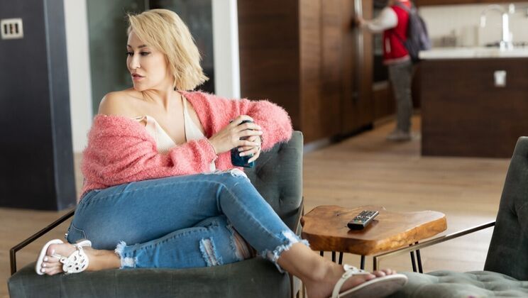 [FamilySinners] - Stepson Fucks Big Ass Stepmom in Cowgirl Position - Ryan Keely - Joshua Lewis