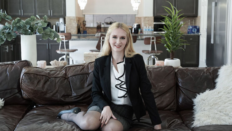 [PervMom] - Oliver Faze Pranks Audrey Madison Blindfolded - Audrey Madison - Oliver Faze