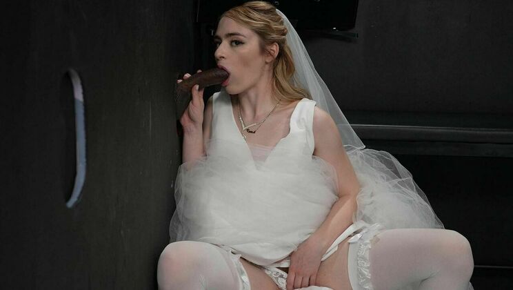 [GloryHole] - Hairy Pussy Action with Reese Robbins - Reese Robbins