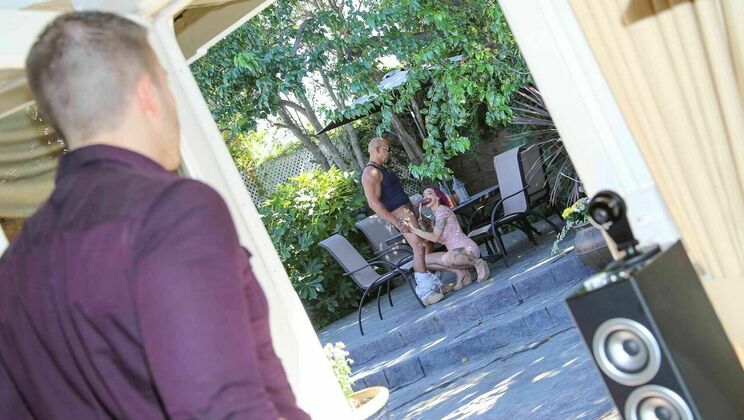 Anna Bell Peaks: Tattooed MILF with Big Boobs