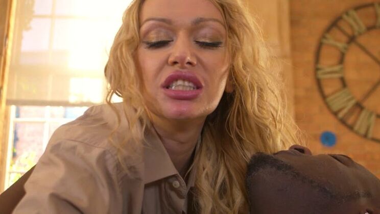 [PornWorld] - Surfing the Couch with MILF Amber Jayne - Antonio Black - Amber Jayne