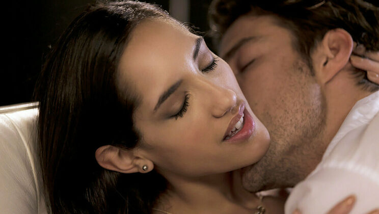 [SexArt] - Natural Tits and Tattooed Skin: Chloe's Charm - Chloe Amour - Jay Smooth