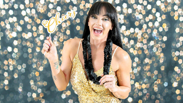 [GotMylf] - New Decade, New Fuck - Leila LaRocco Gets Pounded Hard - Peter Green - Leila LaRocco