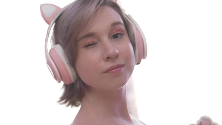 Cock Sucking Alice Klay Gets Anal