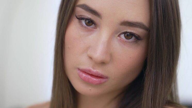 Italian Man Enjoys Gaping Ass of Asian Pretty Mary