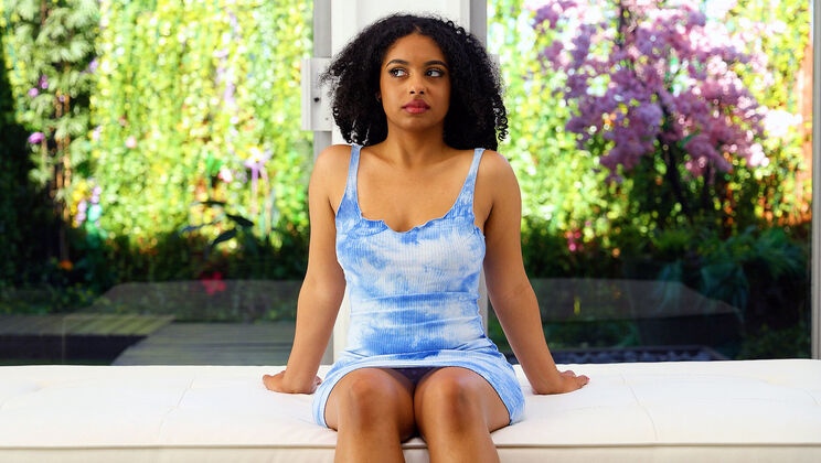 Hadiya Gives a Blowjob in Audition