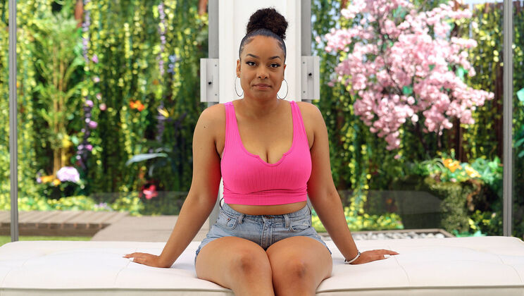 [NetVideoGirls] - Sarah's Close Up Audition - Sarah