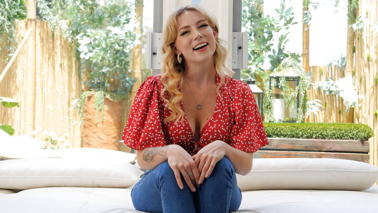 [CastingCouchHD] - Stella Sucks and Swallows - Stella