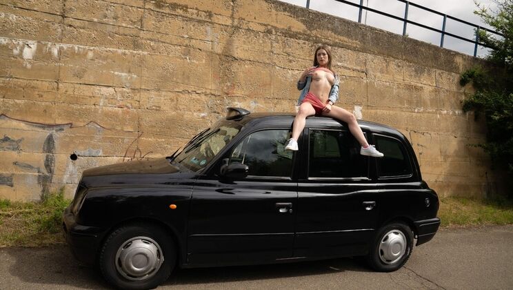 Wife Doesn't Mind Outdoor Fuck