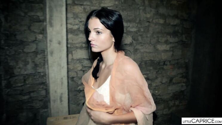 [CapriceDivas] - Solo Sapphira: A Natural Beauty's Masturbation