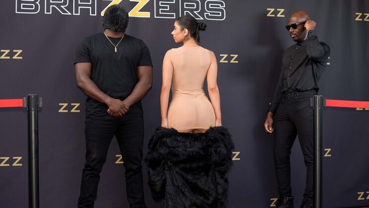 [Brazzers] - Brunette Slut Violet Myers Gets Oiled Up and Fucked - Violet Myers - Mannie Coco