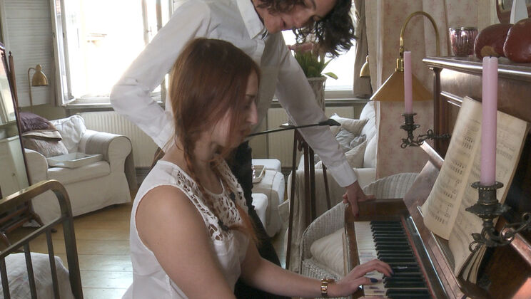 Lesbian Kissing: Rococo & Lolo