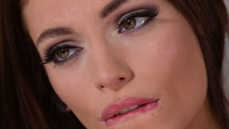 Tattooed Clara Mia blows Vince Karter then gets mounted