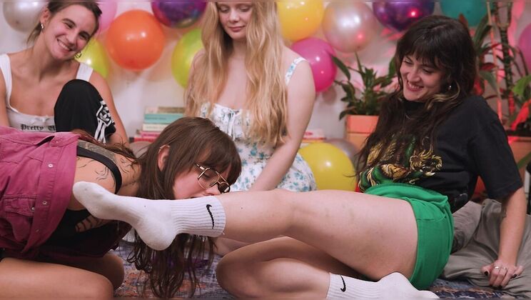 Sapphic Sex Special - Over 30 Women in Lingerie Orgy Game