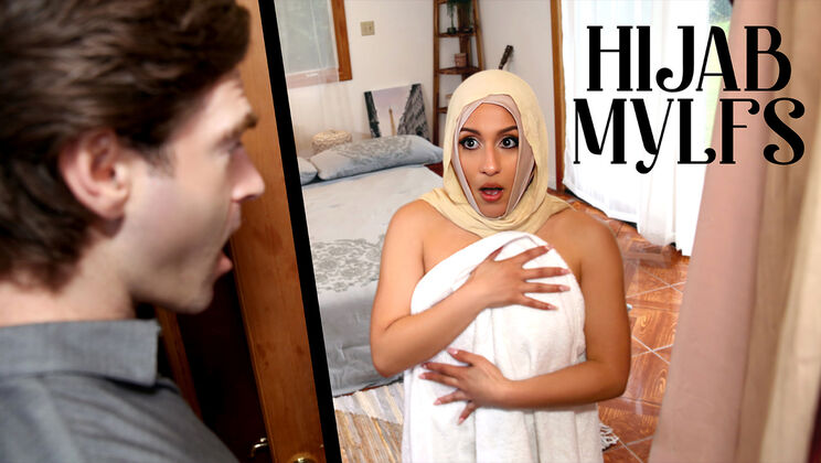 Liv Revamped shows how to please a guest with blowjob
